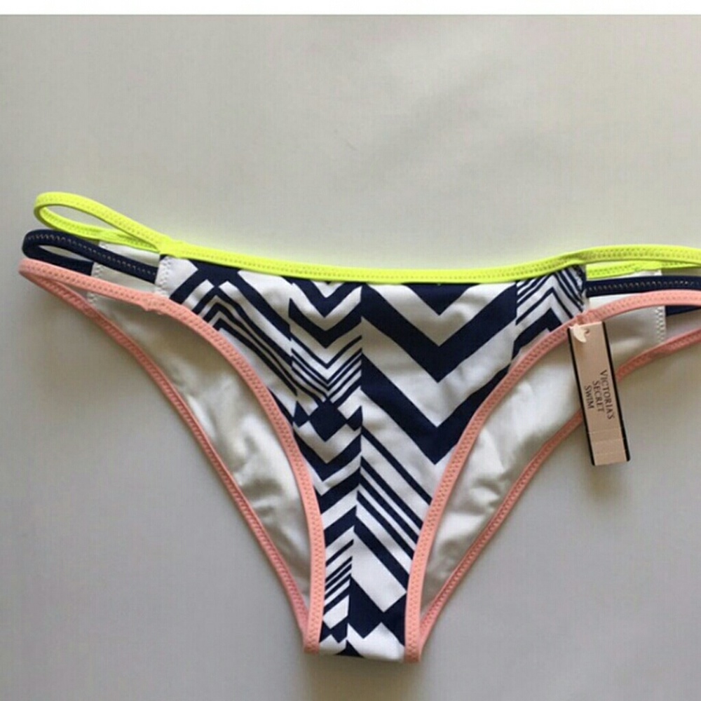 🌟NWT  Victoria's secret  bikini  Sz Large